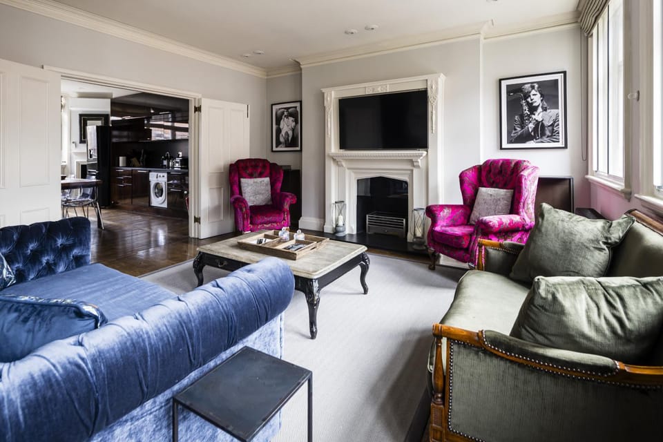 Communal lounge/ TV room, Living room