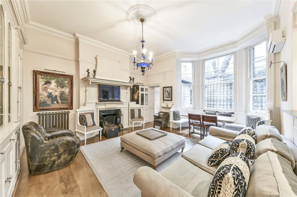 Communal lounge/ TV room, Living room