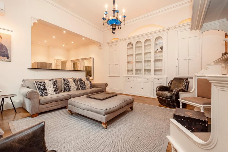 The Mayfair Rectory Apartment in City of Westminster