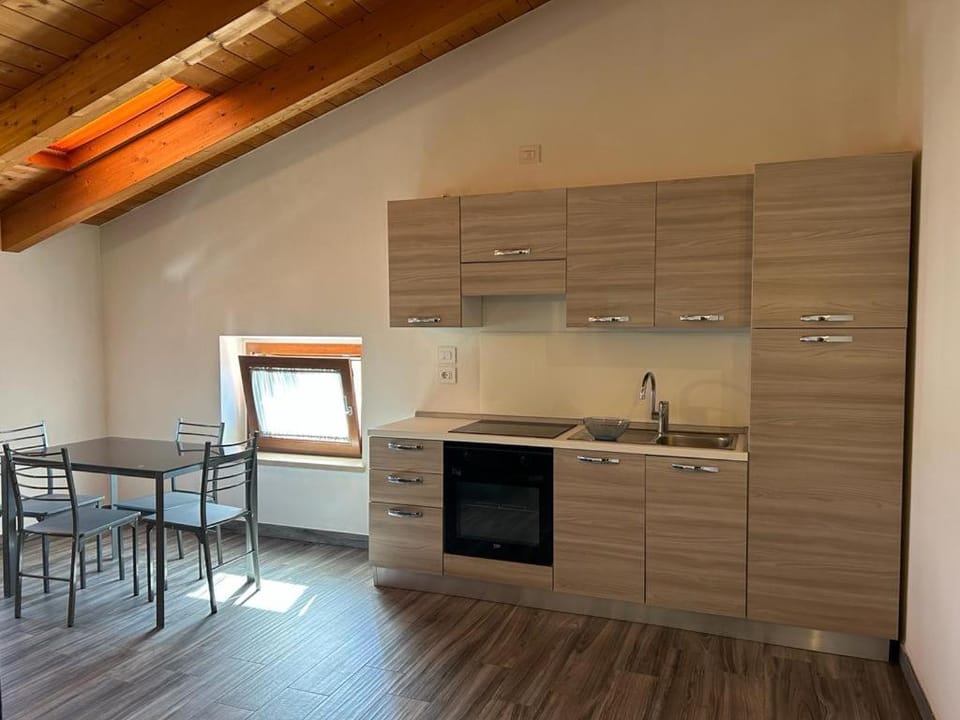 Kitchen or kitchenette, Dining area, stove