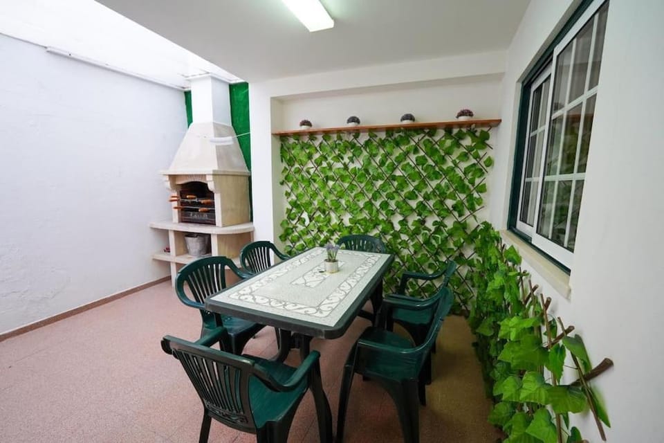 BBQ facilities, Dining area