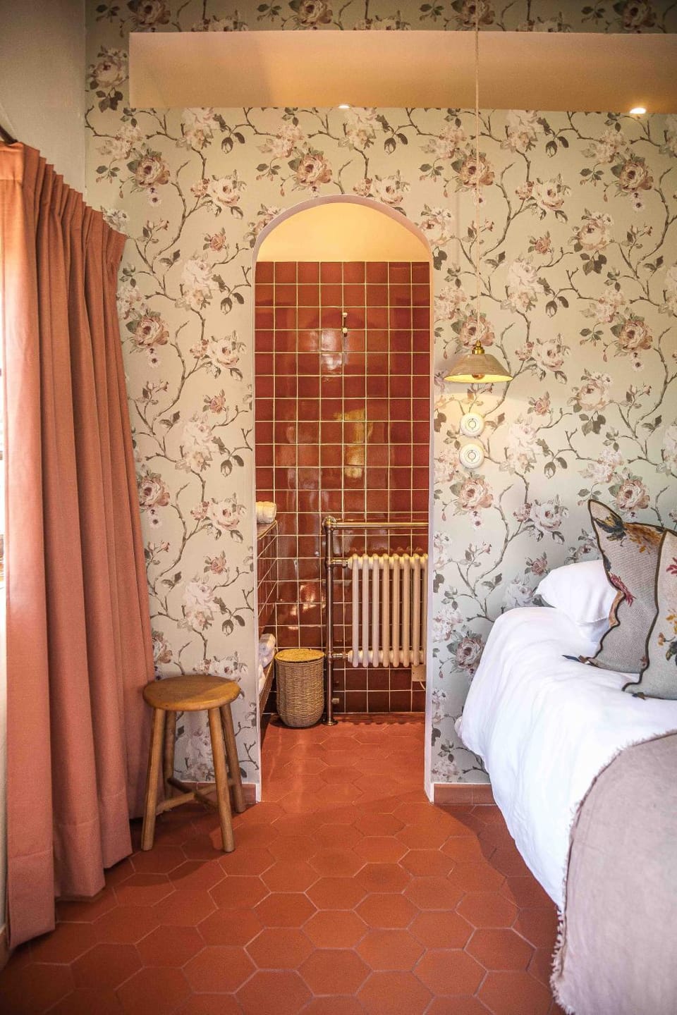 Shower, Photo of the whole room, Decorative detail, Bedroom