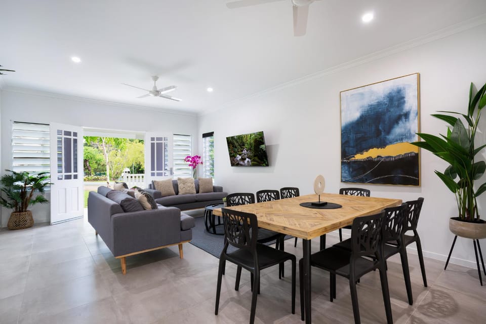 Living room, Seating area, Dining area, Family, fireplace, air conditioner