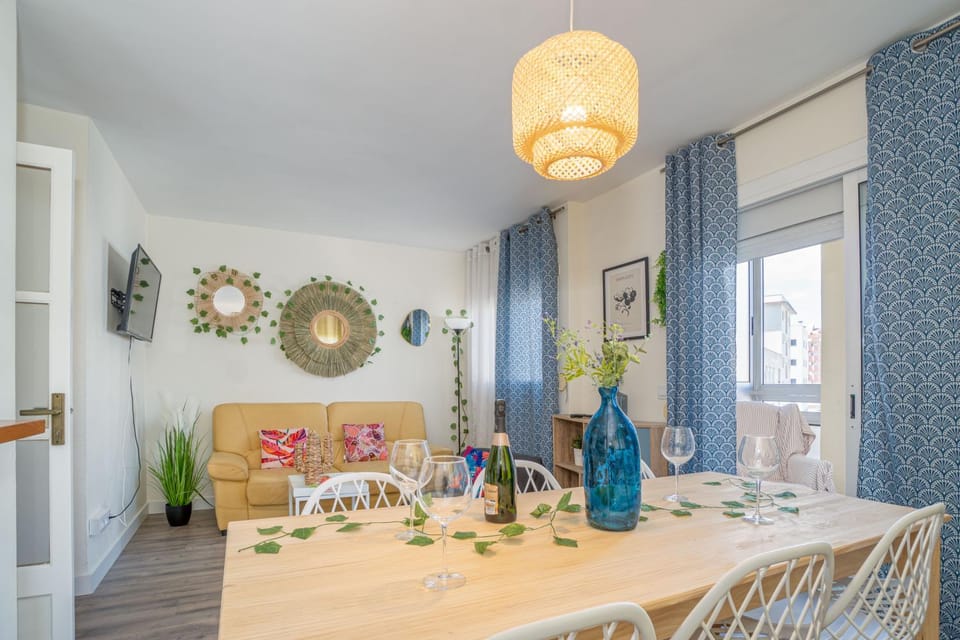 EST1-SPACIOUSS appartment in the BEACH, BBQ, downtonwn, parking, fast WIFI Fibre Apartment in Roses