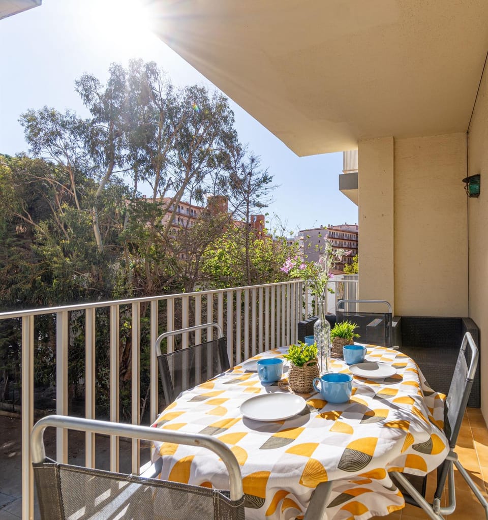 EST1-SPACIOUSS appartment in the BEACH, BBQ, downtonwn, parking, fast WIFI Fibre Apartment in Roses