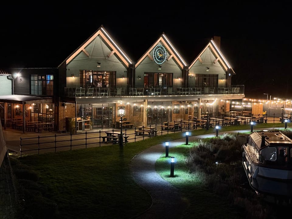 Luxurious MK Apartment with balcony Apartment in Milton Keynes