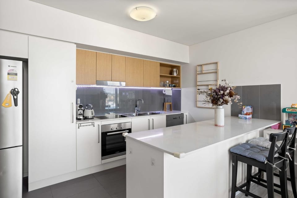 Spaciously Bright 1-Bed Apartment Apartment in Toowong