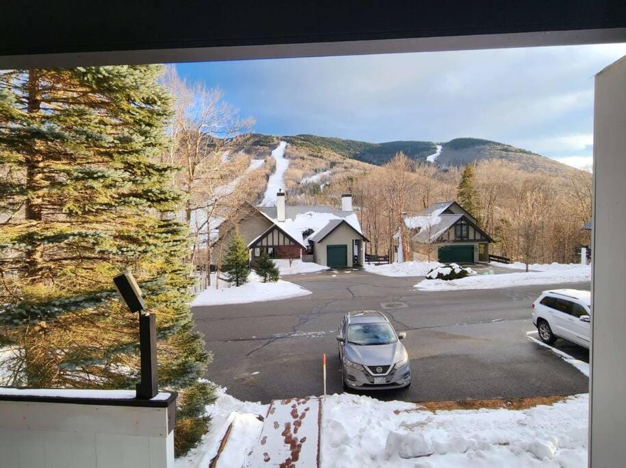 White Mountain Vista! Chalet in Lincoln