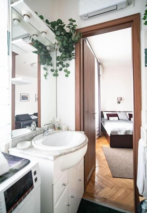BumbleBee Apartment with AC Apartment in Budapest