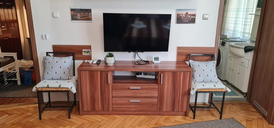 BumbleBee Apartment with AC Apartment in Budapest