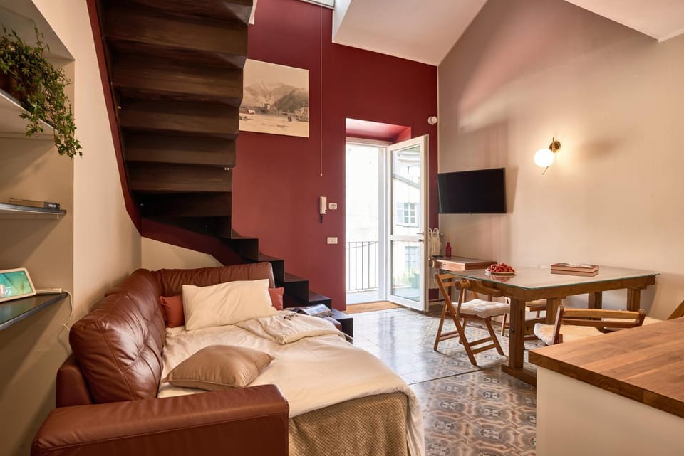 Bed, TV and multimedia, Living room, Seating area, Dining area