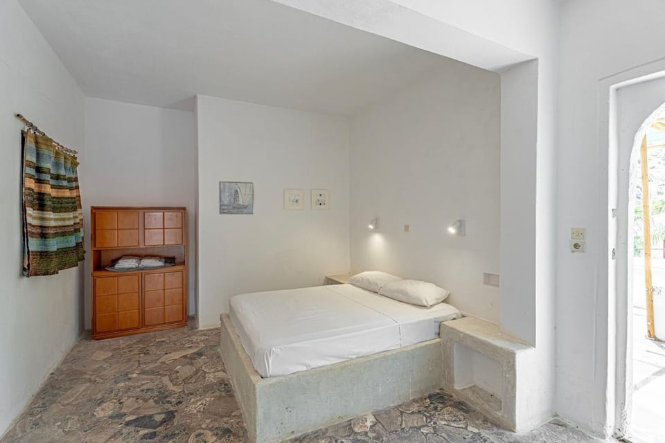 Bed, Photo of the whole room, Bedroom, towels, wardrobe