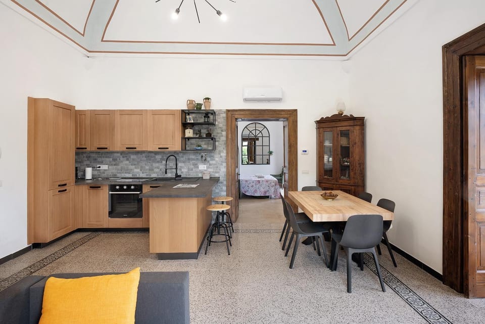 Property building, Kitchen or kitchenette, Living room