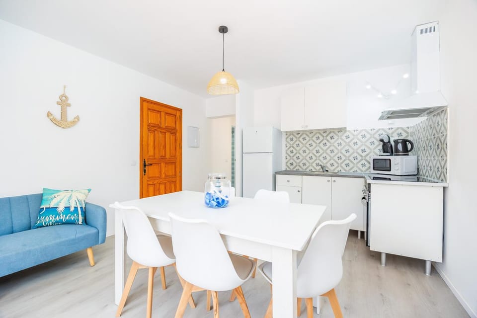 Property building, Kitchen or kitchenette, Living room