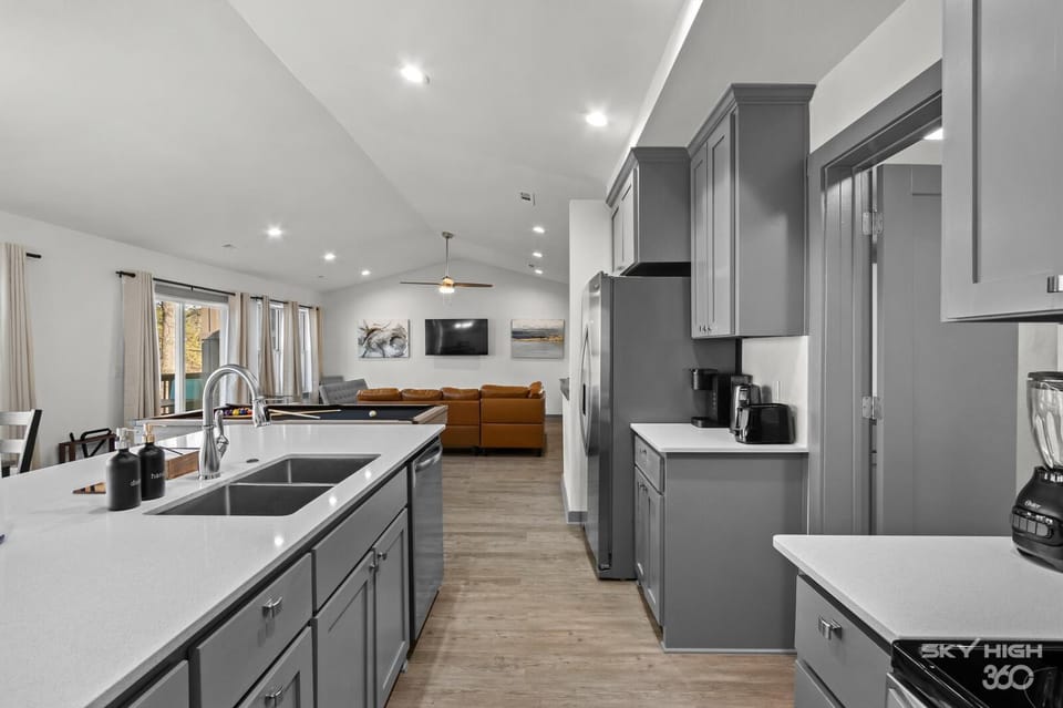 Kitchen or kitchenette