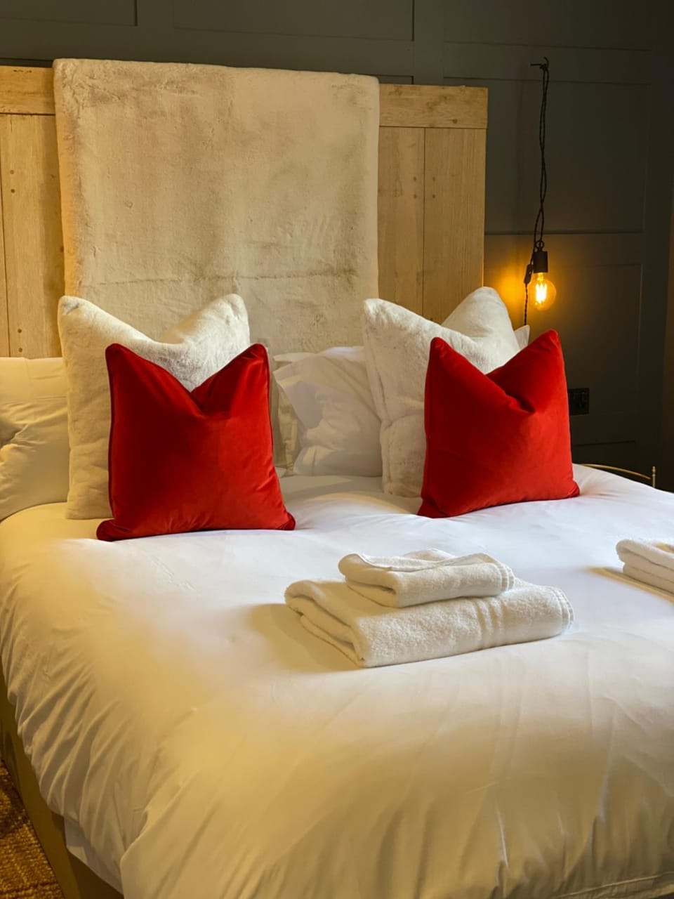 Bed, Photo of the whole room, Bedroom, towels