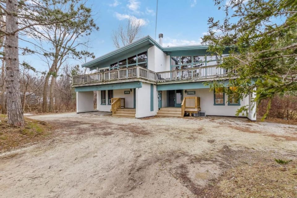Alpenhaus 133 with Sauna and Ping-Pong, by Property Valet House in Grey Highlands