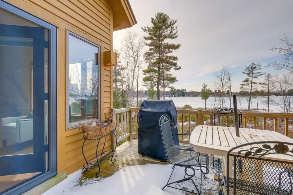 Elk Rapids Condo w/ Balcony Overlooking Elk Lake! House in Elk Rapids