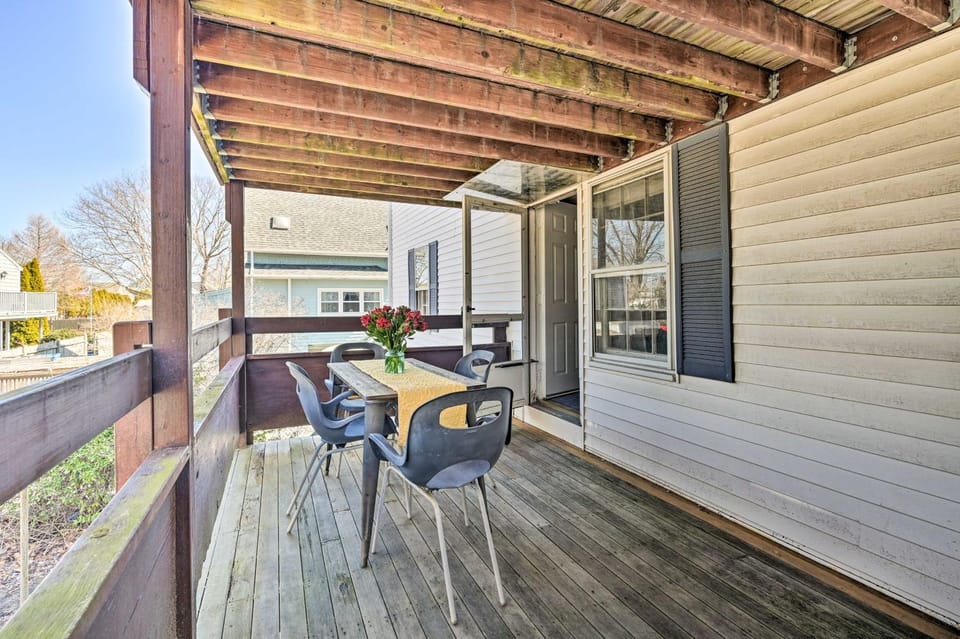 Lovely Rockport Apartment, Walk to Beaches! Apartment in Rockport