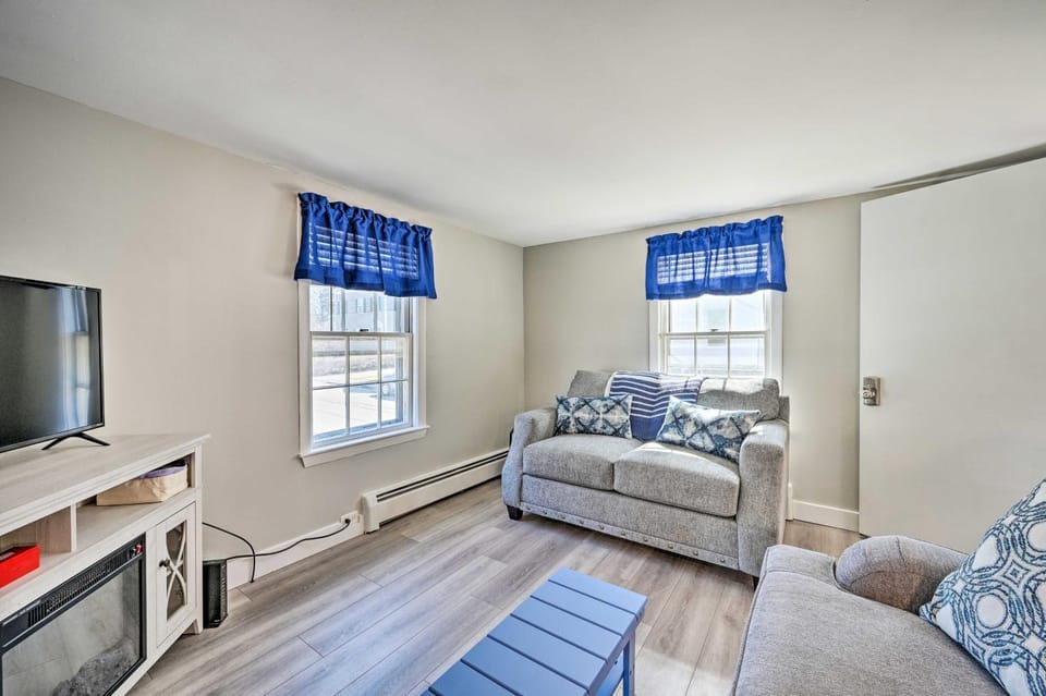 Lovely Rockport Apartment, Walk to Beaches! Apartment in Rockport