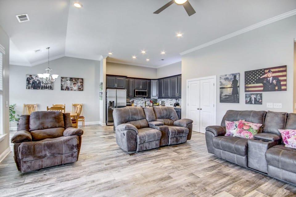 Lakefront Leesville Retreat w/ Private Dock! House in Leesville