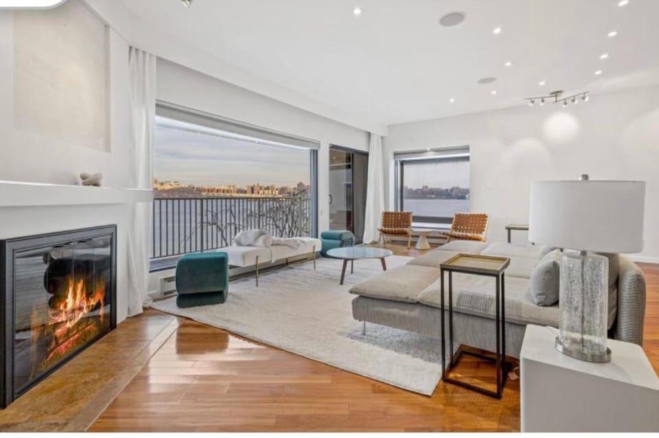 Panorama Hudson River view Apartment in Fort Lee