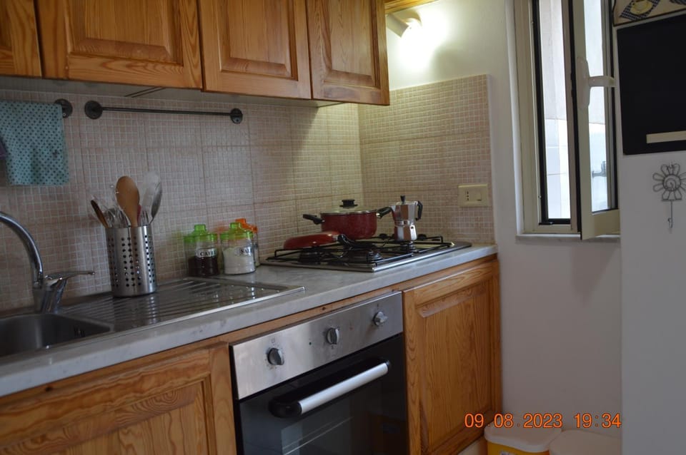 Kitchen or kitchenette, pet friendly, stove