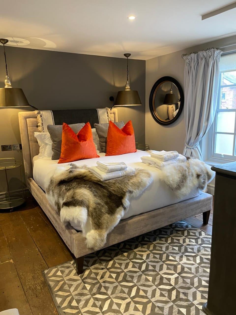Photo of the whole room, Bedroom