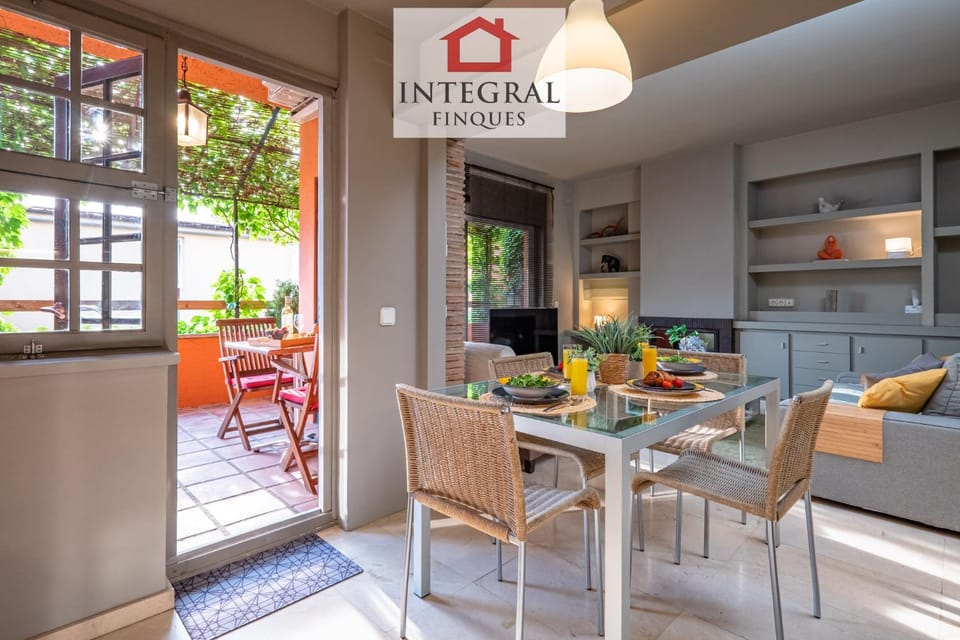 TV and multimedia, Kitchen or kitchenette, Living room, Seating area, Dining area