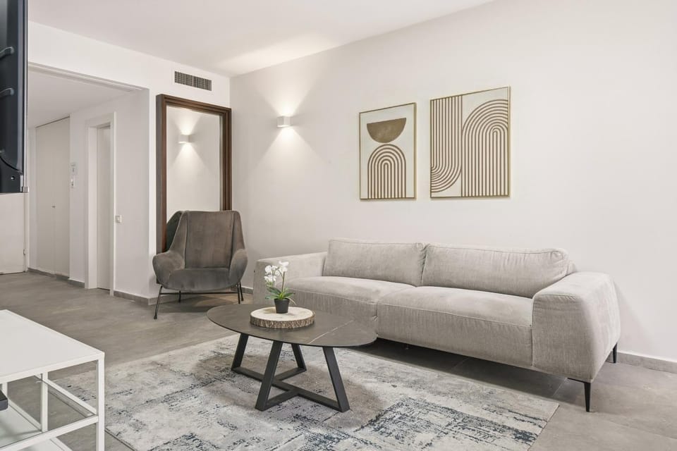 Communal lounge/ TV room, Living room