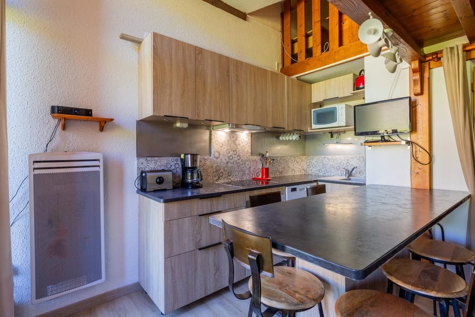 Kitchen or kitchenette, Living room