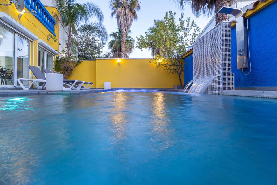 Casa con barbacoa , PISCINA con cascada , 4 HABITACIONES, capacidad HASTA 8-9 PERSONAS House in Alt Empordà
