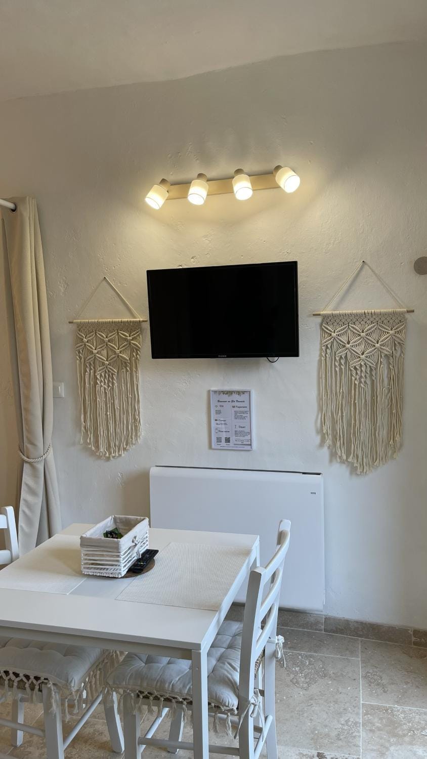 TV and multimedia, Living room, Dining area