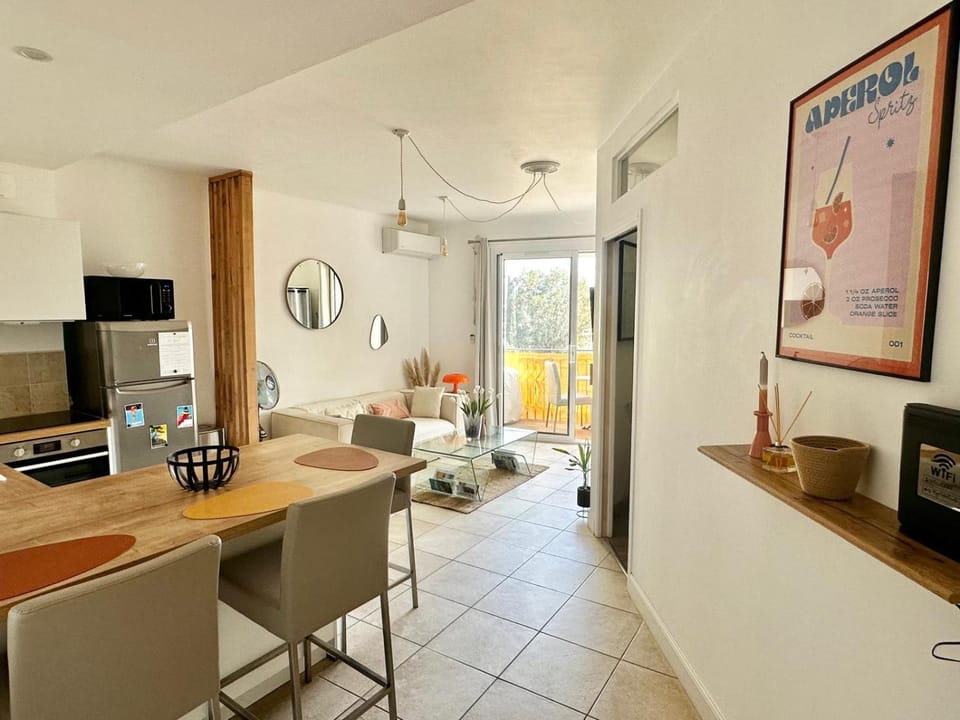 Living room, Dining area