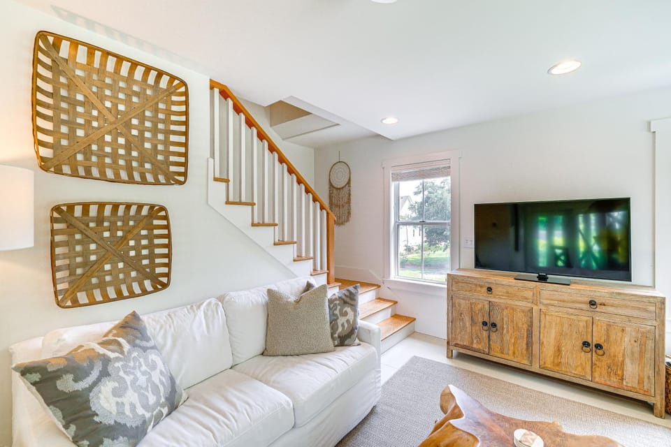 < 6 Mi to Nags Head: Manteo Beach House House in Manteo