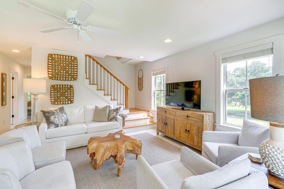 < 6 Mi to Nags Head: Manteo Beach House House in Manteo