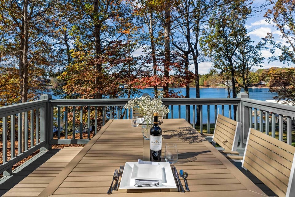 Hillstone Ridge House in Westport