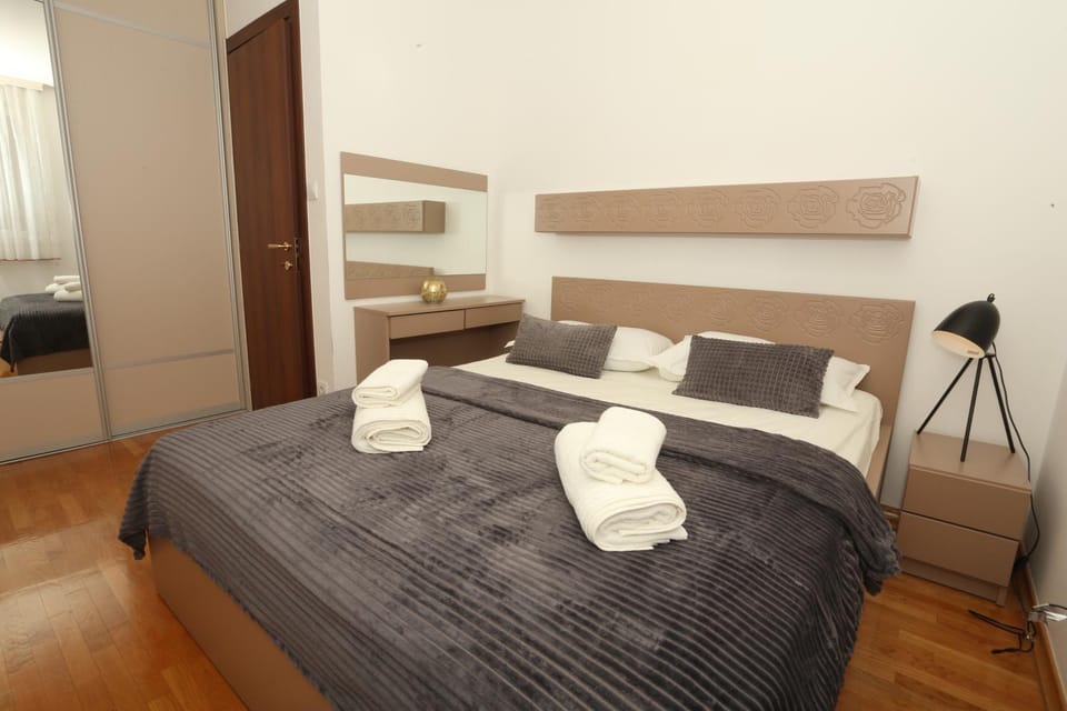 Bed, Photo of the whole room, Bedroom, towels, wardrobe