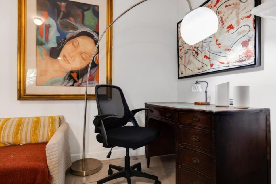 Suarez Art Stay Buena Vista, Sleeps 10, Free Parking House in Miami
