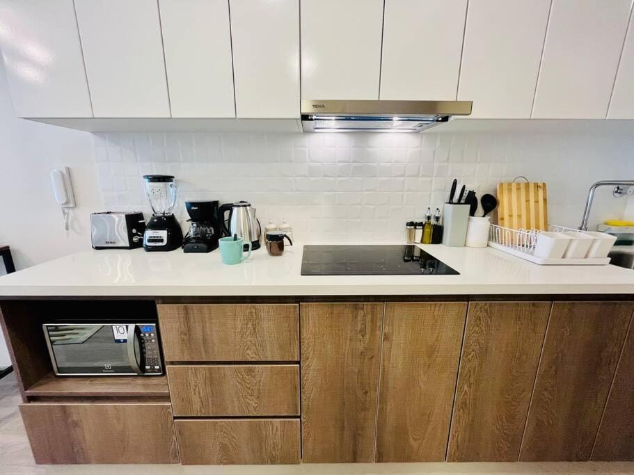 Coffee/tea facilities, Kitchen or kitchenette, minibar, stove, toaster