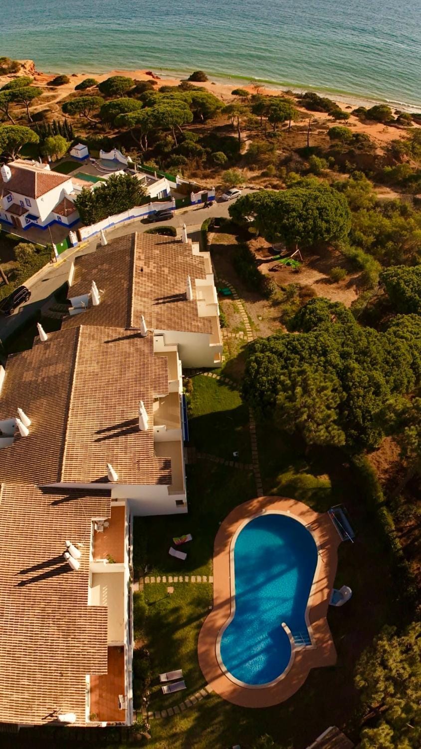 Property building, Bird's eye view, Swimming pool