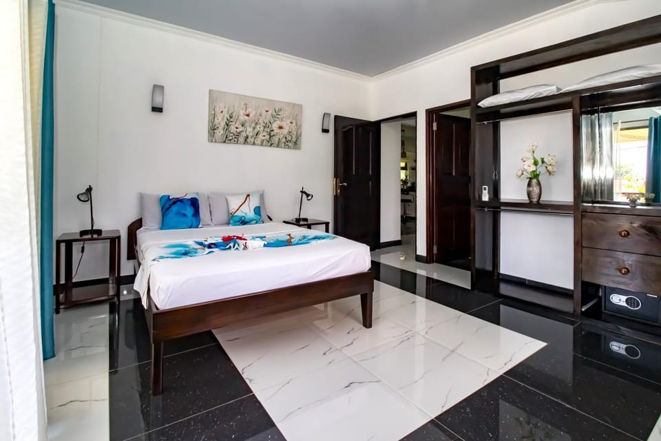 Bed, Photo of the whole room, Bedroom, wardrobe
