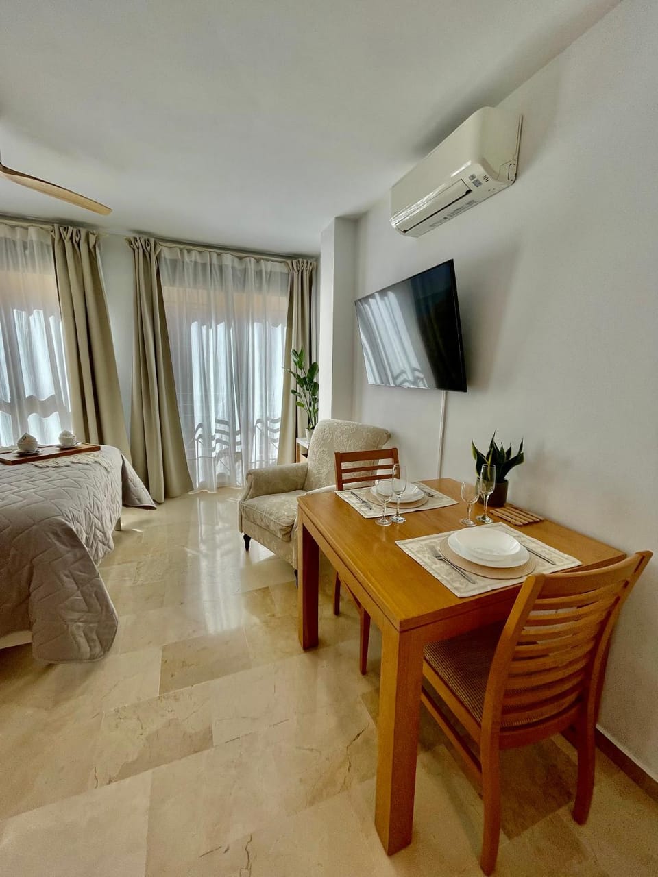 TV and multimedia, Dining area, air conditioner