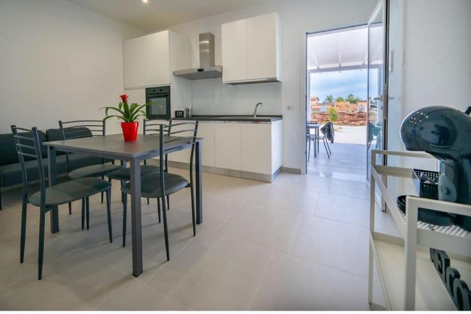 Kitchen or kitchenette, Living room, Seating area, Dining area, pet friendly