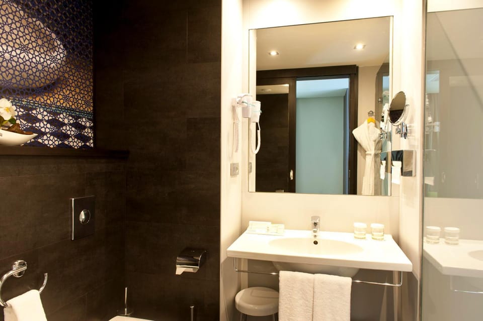 Bathroom, View (from property/room), Other, Photo of the whole room, Decorative detail, On site