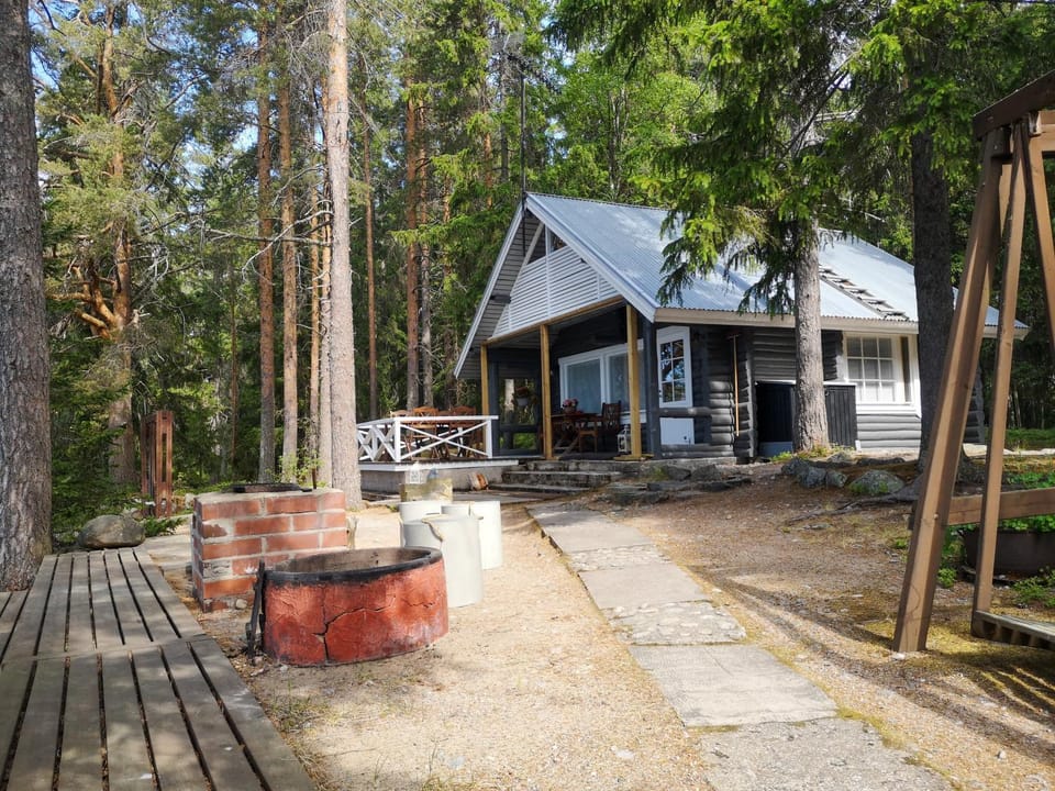 Property building, Day