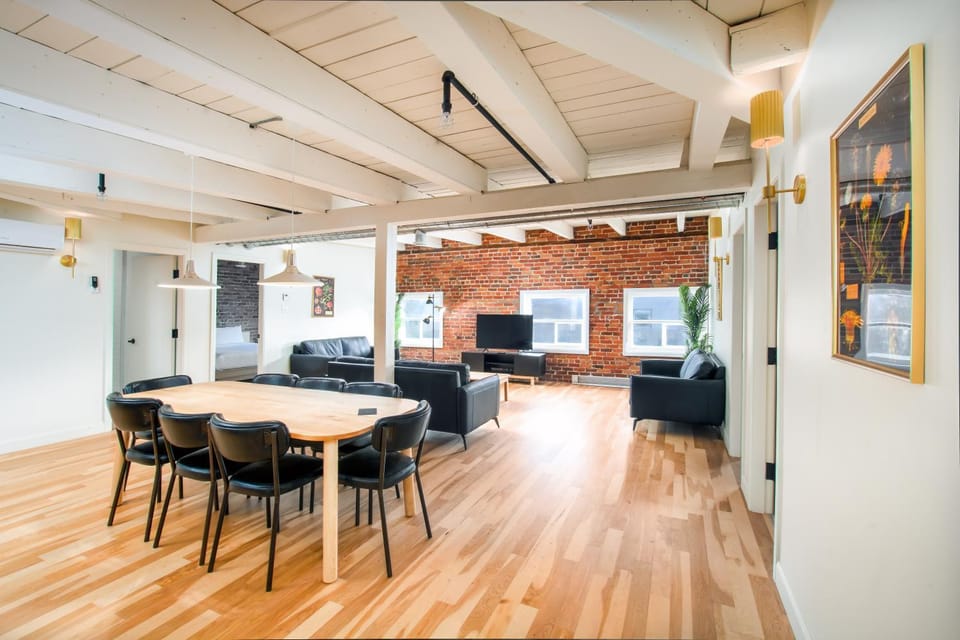 TV and multimedia, Living room, Seating area, Dining area