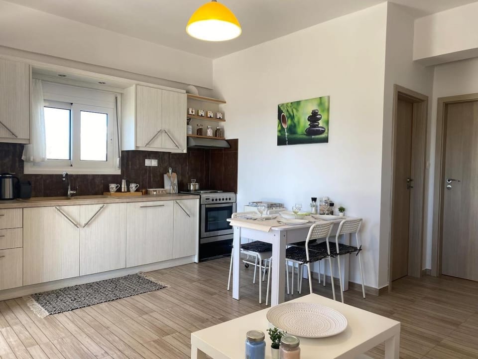 Dining area, kitchen