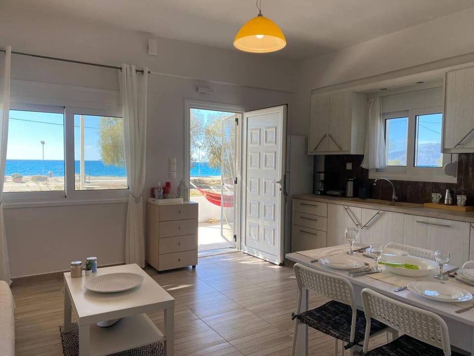 Dining area, kitchen