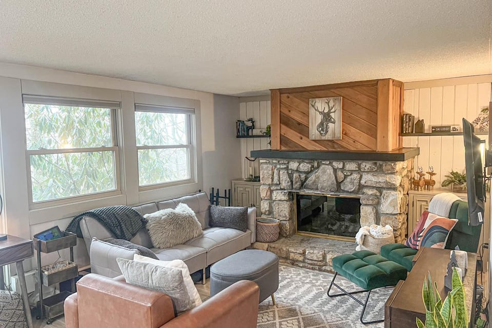 Beech Dreams Condo Apartment in Beech Mountain